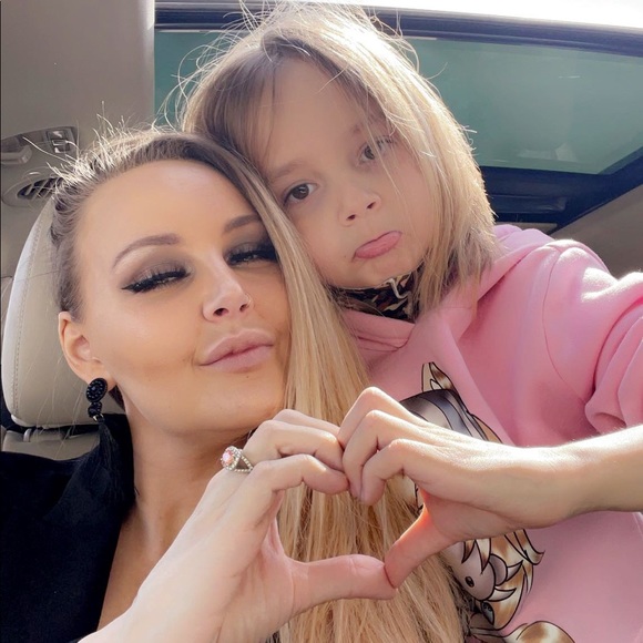 Meet your Posher, Courtney - Picture 5 of 5